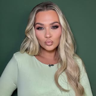 Shaughna Phillips’s Instagram Stats, Engagement & Profile Insights (@shaughnaphillips)