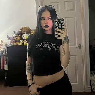 Alice Heseldine’s Instagram Stats, Engagement & Profile Insights (@alice_hez) 7 Alice Heseldine’s Instagram Stats, Engagement & Profile Insights (@alice_hez)