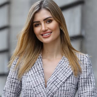 Anda Littig | Elegant Feminine Style’s Instagram Stats, Engagement & Profile Insights (@andaslife)