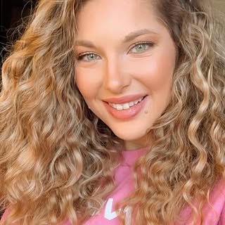 Klára Russo’s Instagram Stats, Engagement & Profile Insights (@klarka__h) 6 Klára Russo’s Instagram Stats, Engagement & Profile Insights (@klarka__h)